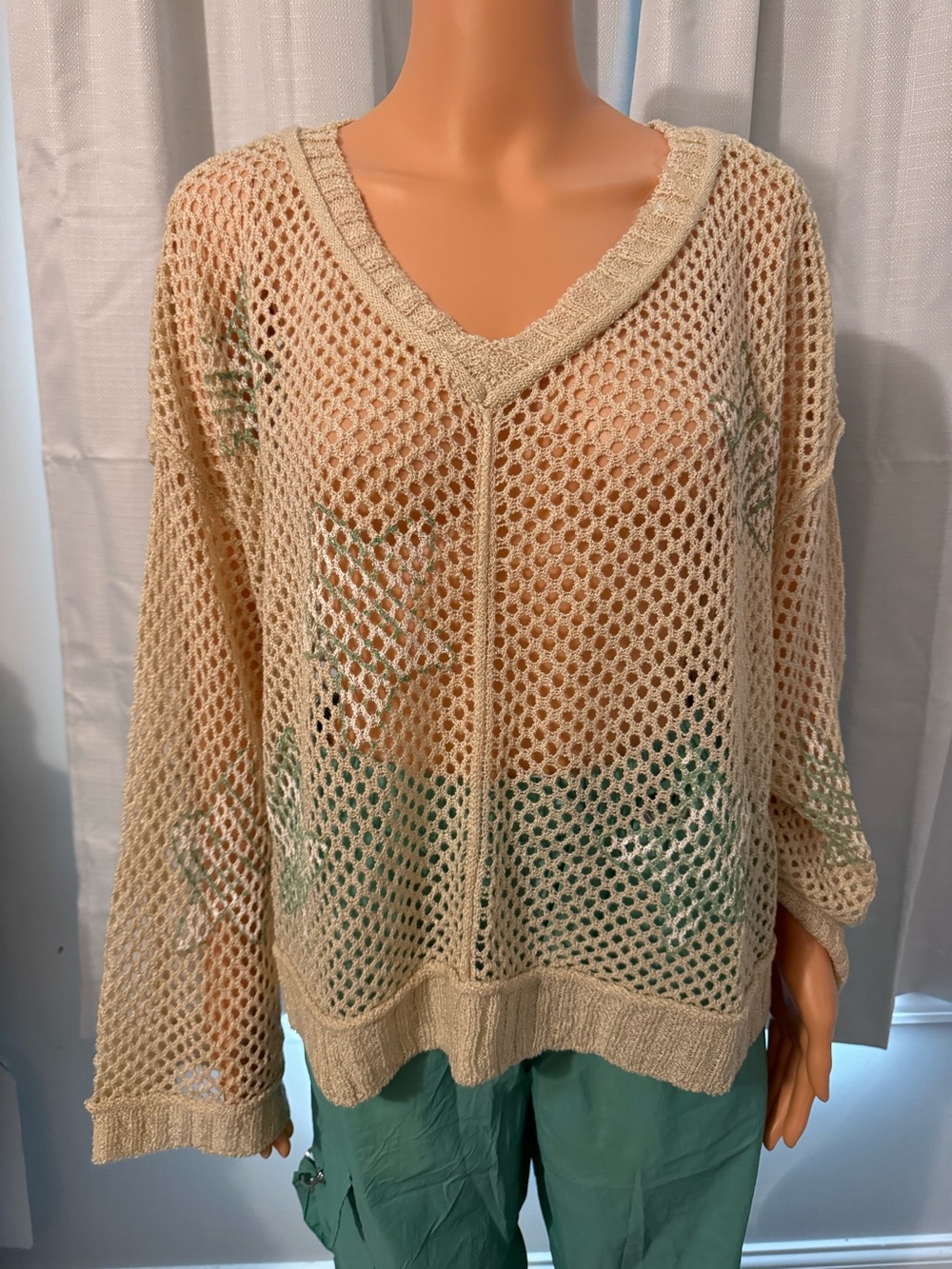 Cool POL size M beige stars crochet v-neck sweater oversized women's new